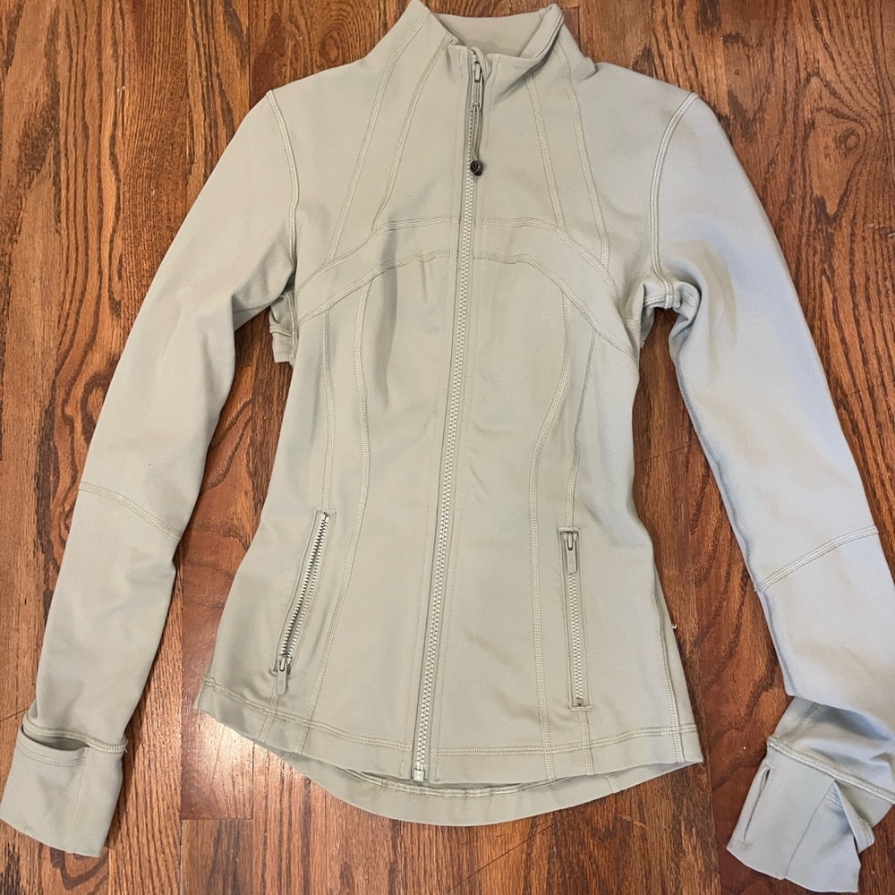 Lululemon Athletica Light greenish  Utility Jacket size 2 mint condition